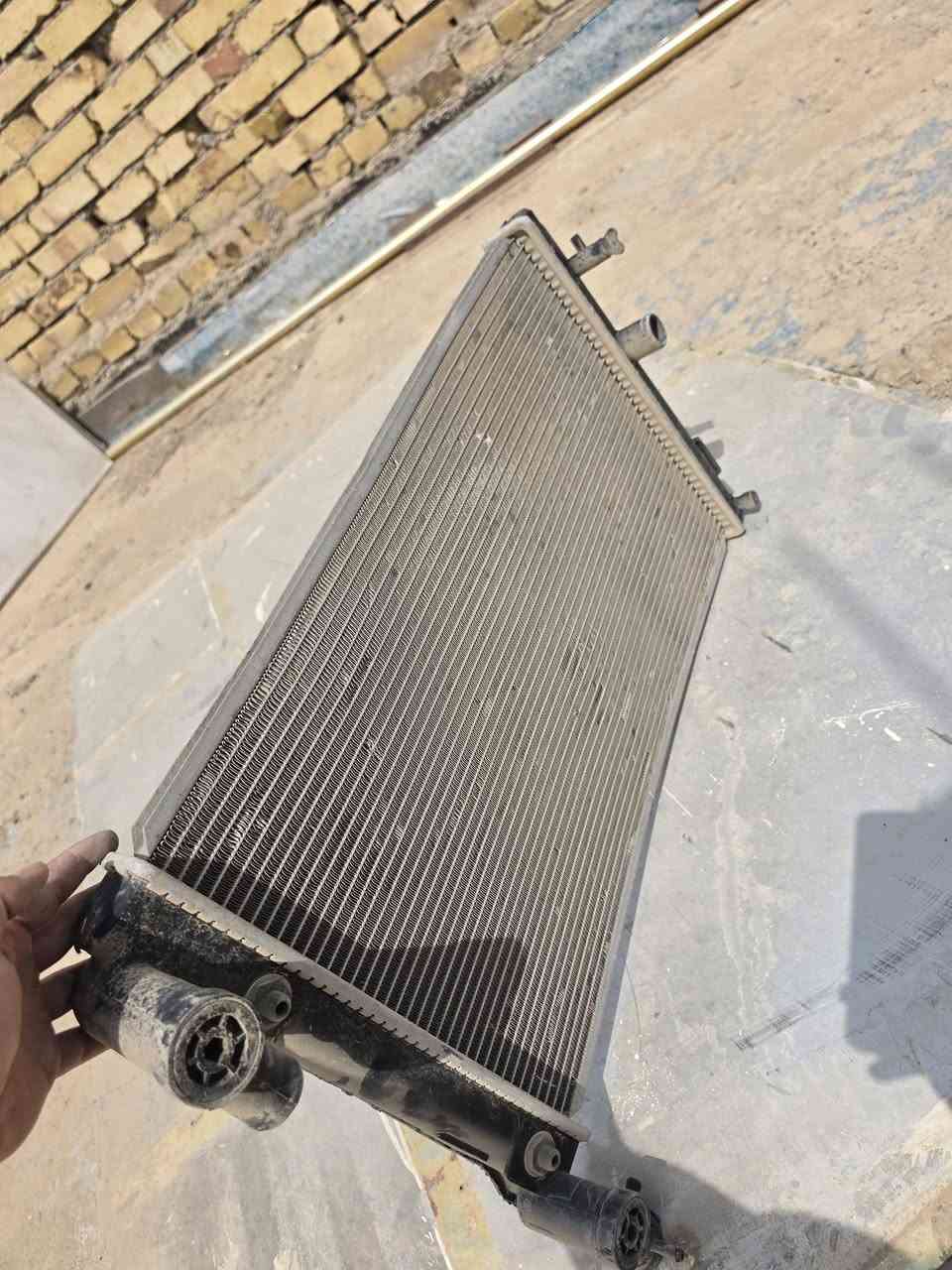 غراض كورلا من موديل 14 لل 19
1_ مري جانبيه وحده اصلي وحده تجاري بيهن وحده نقص كفر وحده ضرر مرايه
2_ راديتر 
3 _ لايت اصلي جهت السايق مبدل بس جامه 
***********
