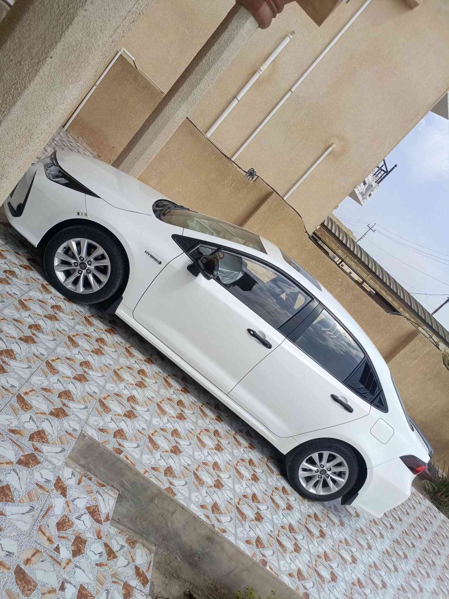 سلام عليكم 
كورلا موديل 23 هايبرد شكل لخليجي 
ماشيه 87 
رقم بغداد الدولي بسمي 
محرك 1800
سياره حلوه وجديده 
فول مواصفات عدا كشن كهرباء 
داخل مشمشي 
تخم تاير جديد 
سعر 143 وبيه مجال لشراي 
مكان الانبار الكرمه 
***********
***********
بيه رصعات ماشر عليه بآخر صوره
