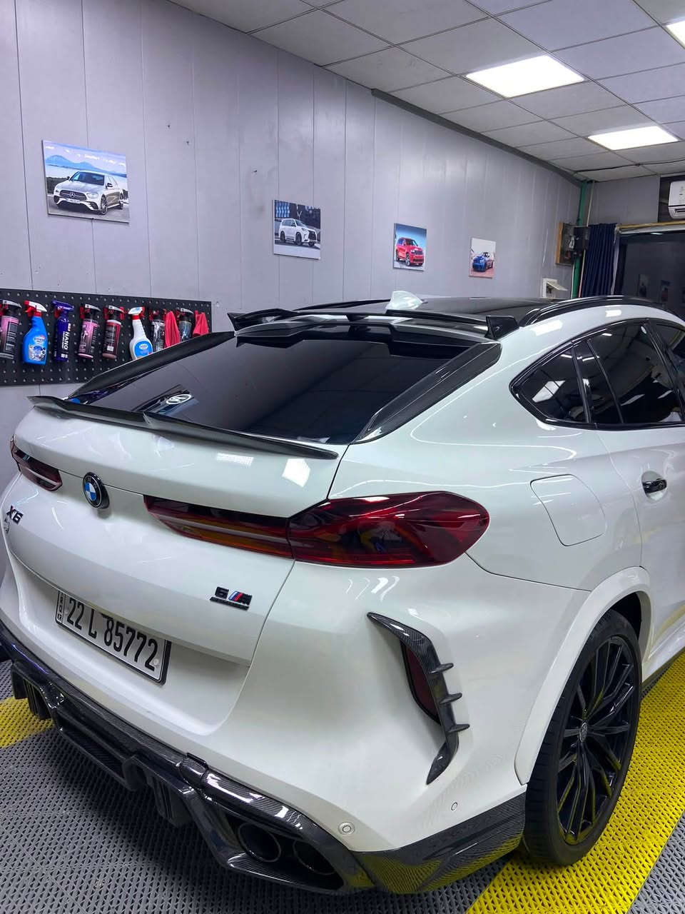 BMW X6 M package 2021 

‎محرك V6 3000 TWIN TURBO
بدون ايرباك 
حادثه باب خلفي pdr  
👈المواصفات
باج تظليل سنةً
ماشيه 70 ميل
✅سقف بنوراما sky lounge
✅داخل احمر ( تدفئة و تبريد و ميموري و كهربائي)
✅رادار جبير و حساسات
مساج 
تدفئه وتبريد 
كشنات 16 حركةً
✅لايتات ليزر
✅داتاشو
💵٥ كامرات
✅بردات
✅عطر بالدشبول
✅‏M بكج بلادية
💵انضمات قيادة بيها ( sport - sport plus - sport individual - comfrot - eco - eco pro - comfort plus)
✅تحكمات كامل ستيرن
💵كير كرستالة
✅انارات داخلية تتغير الالوان
💵تدفئة تبريد كلاصات
💵شفتات ستيرن
💵ميموري كشن السايق
✅و بعد هواية مواصفات متنذكر
✅سستم صوت هارمان كاردان
👈بيها بخ فقط باب خلفي وره السائق فقط 
👈السيارة مغلفة ppf كامل 
كت كاربون كامل اصلي 
👈السيارة كل سيرفساتها بالشركة و مسويلة 
👈كماليات M competition و مصرف عليها 🔥
رقم اربيل  
. وجاهزة تحويل مباشر 
موجود بغداد او بابل 
للاستفسار والتواصل واتساب
*********** 
السعر 480 ورقه
