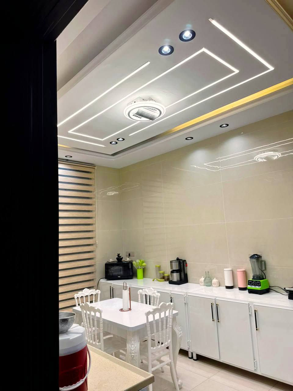 🏡🔥 فرصة مميزة للسكن والاستثمار

دار للبيع بمساحة 150م²
تصميم عصري ✨ | بناء هندسي حديث 🏠 | جاهزة للسكن 🔑

🔹 تفاصيل الدار:
• طابقين
• 3 غرف نوم
• مجمع صحيات داخلي وخارجي
• تصميم هندسي عصري
• جاهزة للسكن

📜 السند: طابو زراعي – سند 25

⚡ خدمات المنطقة:
ماء 💧 | كهرباء وطني ⚡ | مولدة 🔌
تبليط 🛣️ | إنارة 💡

📍 الموقع:
الشارع الرابط بين بزل حجي علي وشارع 100
قرب الأنوار لتعليم السياقة

🏢 عقارات سلام

📞 للاستفسار وحجز موعد للزيارة:
***********
***********

⭐ بيت جاهز للسكن… وموقع يستحق المشاهدة!
