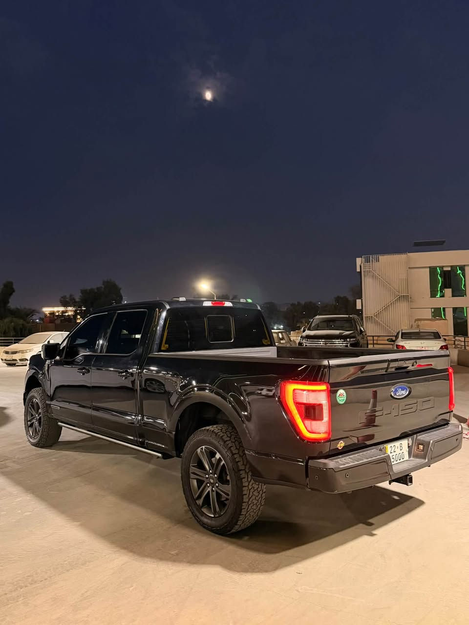 فــــورد F150 لاریـــات و هـــایبرید / استيراد خاص VIP
موديل / ٢٠٢٣ - بودي طويل
ماشية / ٤٥ مايل فقط 
ســـعر / ٣٧٥ 💲 
لـــون / اســـود + مغلف ppf البجم 
🔹 مكينة / ⚡️ Hybrid +  3.5 Twin Turbo
🔷 مـــواصـــفــات / بــانــوراما - هــایبــرد - شــــاشـــة ذكية كبيرة - شــاشـــة عداد اليكتروني - حـــســاسات امامي و خلفي و جانبي - داخل افخم نوعية جلد لونين - تايرات و ويل حجم بلادي عملاق - انارات اضافية داخل بودي و جوانب سيارة - شاشة عربية - دواســـات کــهربائــیـــة - رادارات امامي و خلفي - سماعات بالكشن و سقف - بانوراما كبيرة - منافذ كهرباء ٣٠ امبير - تشغيل عن بعد - مكينة ٣,٥ توين تيربو هايبريد - مضلل بالكامل - لايتات عدسة و زينون متحركة - هواية مواصفات اخرى ……. الخ 
 🔹الضرر و رقم شاصي / 1FTFW1ED0PFB45556
الحادث / تبديل بابين باادي نفس اللون + pdr شبر بالبودي + تصليح سيارة من دبي كلها بيدي و اني كصيت سيارة من امريكا . 
رقم / اربيل + موافقة تضليل 
موبايل 📲 :  ***********
موبايل 📲: ***********

