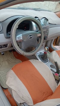 للبیع  BYD   G3    موديل 2013 اللون: اصفر - اجرة بغداد السيارة باسمي ت...