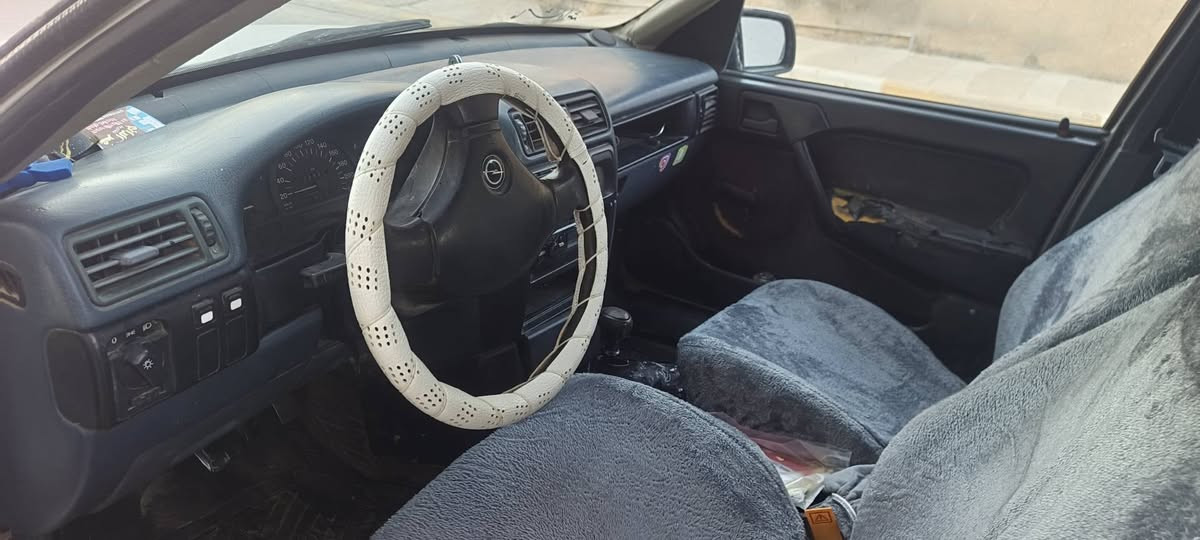 سلام عليكم اوبل فكترا 20 للبيع 
محرك وكير شرط  سنوية عضم عاج 
سيارة حلوة وگاعدة وگشرها مثل ما موضح بصور 
صدرها 80بلمية 
دوشمة جدية  ارضية جديدة بس يدات الباب الامامية متعوبة الباقي شوف العين 
رقم بغداد فحص بغداد شرط التحويل  صاحبها بكركوك يريد تحويل  هوة يجي وياك واني اتحمل تكاليف التحويل سيارة كلش اقتصادية ونشطة 
العنوان كركوك الحويجة رقم ***********
