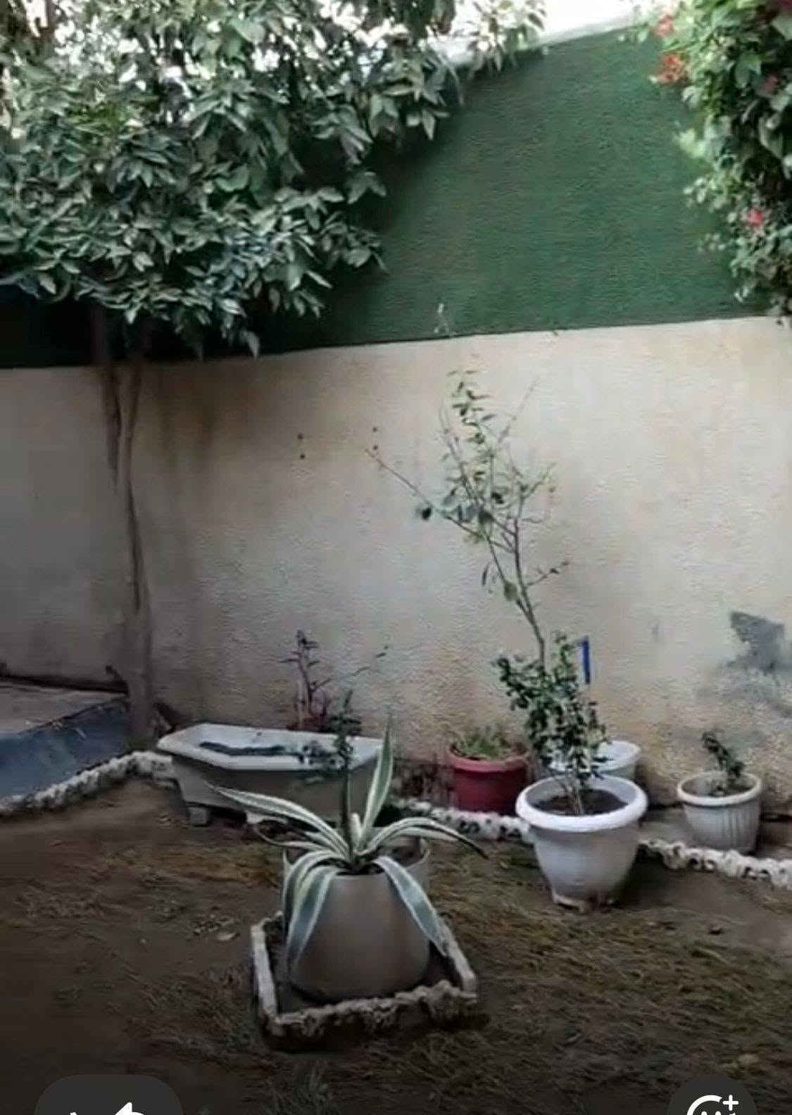 السلام عليكم
بيت للبيع في ابو غريب  مساحته 200م طابقين يحتوي على 4غرف نوم 
مع كراج للسياره مع حديقه عدد 2
صحيات عدد 2
في ابو غريب منطقه الشهداء 
هاتف للتواصل *********** بغداد, العراق
