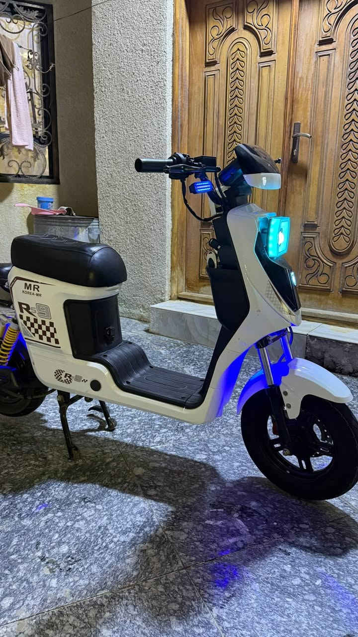 دراجة شحن Rs9 2026 للبيع الدراجة نضيفة جداً صارلي 7 اشهر من طلعتها من الوكاله كل كهربائياتها شغاله مراياتها موجوده دبل سويج بصمه تشغيل عن بعد بيها نظام حماية من السرقة وايضاً وياها شاحنه اصلية رايدها ب450 قفل مكاني ياسين خريبط الاتصال على الرقم ***********
