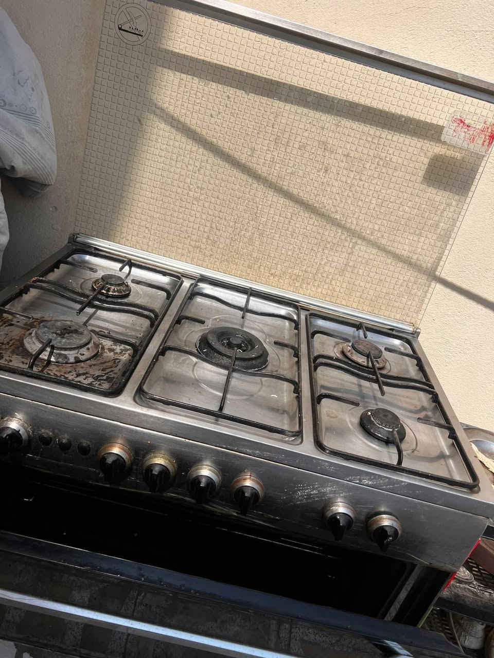 طباخ غاز ٥ عيون وفرن 125 وبي مجال  لتواصل 
***********
