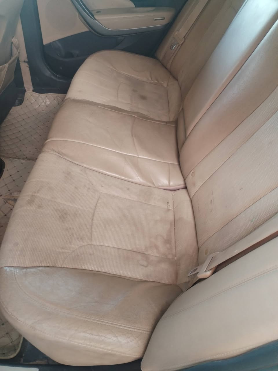 سلام عليكم اخواني سياره ازيره خليجي موديل ٢٠١٢ صبغ قطعتين سياره جديده مكينه اوكير اتخم تاير جديد رقم دولي السليمانيه سعرها ٨٥ ورقة اوبيه مجال مكان النجف ***********
