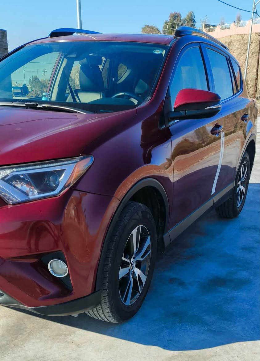 تويوتا RAV4 موديل 2018
سيارة عملية وعائلية، معروفة بالقوة والاعتمادية واقتصادية بالاستخدام.

🔹 محرك 2.5 لتر – 4 سلندر
🔹 كير أوتوماتيك
🔹 5 مقاعد
🔹 كاميرا خلفية
🔹 شاشة وبلوتوث
🔹 مثبت سرعة
🔹 أنظمة أمان متطورة
🔹 مساحة واسعة ومريحة للعائلة والسفر
🔹 لون مميز وجميل 

سيارة نظيفة بس جاملغ و باب سكن 
بدون ايرباك 

السيارة موديل 2018، شكل أنيق وقيادة مريحة، ومناسبة للاستعمال اليومي والسفر.

📞 للاستفسار والتواصل: ***********
                                 ***********
💰 السعر: [اكتب السعر]
📍 الموقع: كركوك
