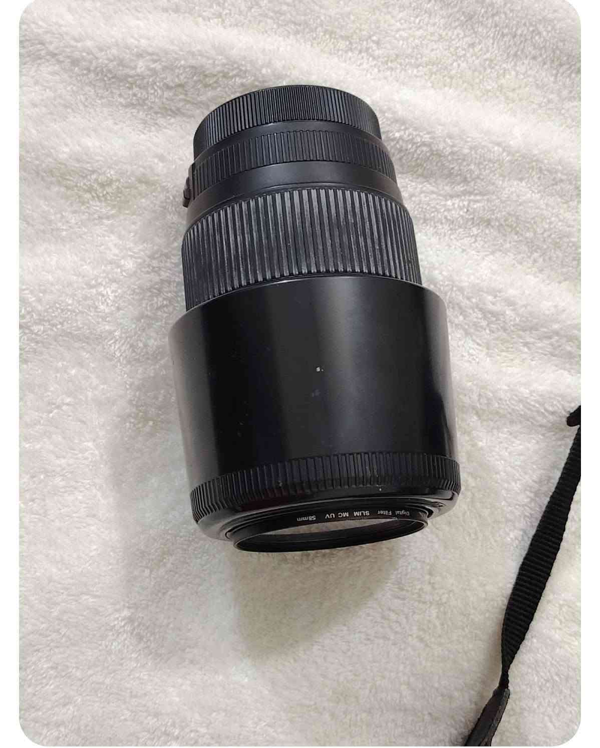 للبيع كاميرا Canon EOS 1100D بحالة ممتازة. 
​المجموعة تتضمن:
​الكاميرا: Canon EOS 1100D 
​العدسات: عدسة أساسية + عدسة Canon EF 75-300mm للزوم القوي (مثالية لتصوير البعيد).
​الملحقات:
​فلاش خارجي احترافي نوع Cobra CX150.
​شاحن بطارية Canon الأصلي (LC-E10C).
​بطارية Canon الأصلية.
ستاند تصوير Tribod
حقيبة canon الاصلية 
​كابلات التوصيل.
📍 المكان: كربلاء 
​المجموعة متكاملة وجاهزة . للجادين فقط، يرجى التواصل عبر الخاص للاستفسار أو المعاينة.
