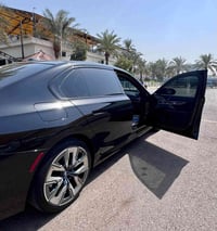 Bmw كرستاله موديل 2024 السياره كلين بدون حادث موصفات الا40 الستندر الس...