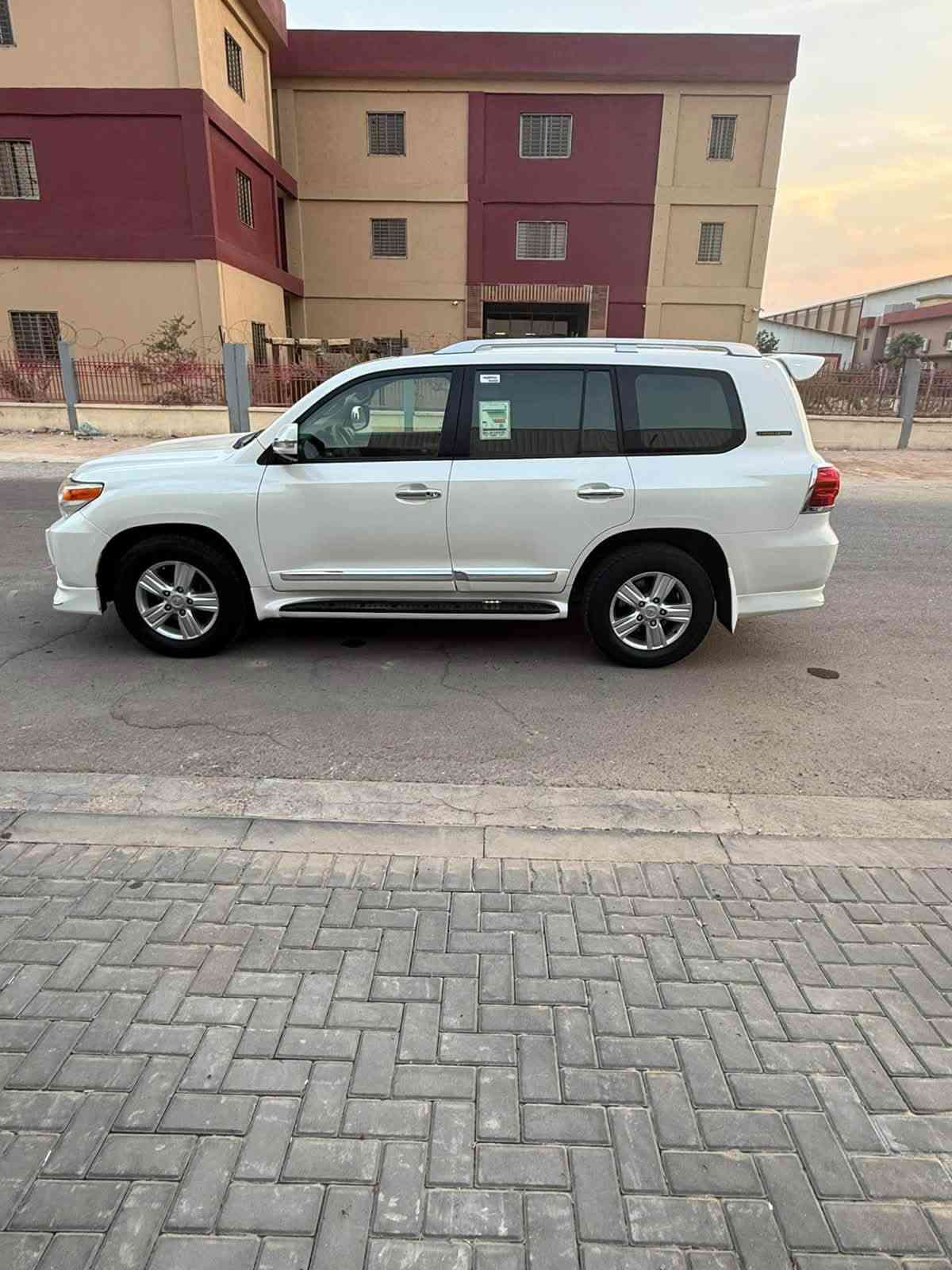 لاندكروز • ٢٠١٥ • رقم بغداد