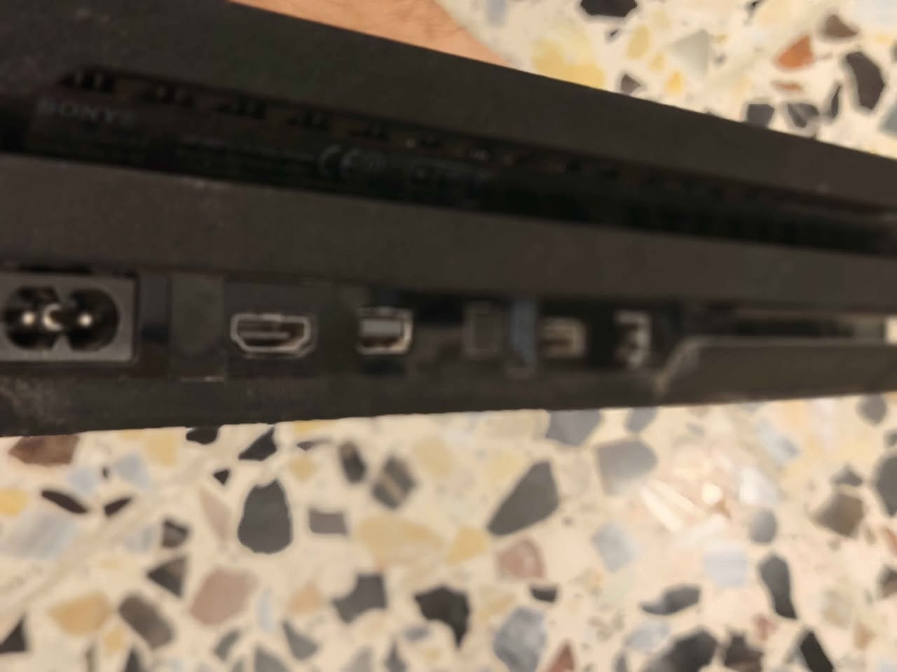 جهاز بلي فور برو نظيف كلش تجي تفحصه اذا معجبك عوفه ذاكرته 1 ترا و ويا جوستك تجاري بلباكيت ممستعمله و قرصين موتر كنبات و فيفه 23 نضام الجهاز 13.02 كامل ملحقاته ويا اي نقص مابي الجهاز ممفتوح ابد مضموم جان ممشغلي ابد
عنوان بغداد شعب
*********** بس واتساب و ماسنجر بغداد, العراق
