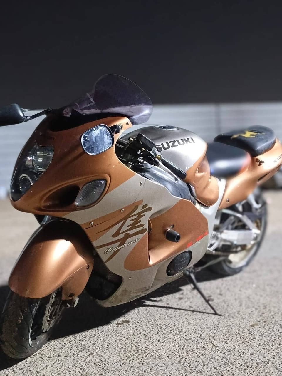هايبوزا 2003 جيل اول مكينه 1300cc مكينتها هاون مكفوله مال ونسه لونها كلش حلو  من اگلك دراجه بمعنى الكلمة الجنايه تعرف شنو هاي القطعه گزوز ماركه معروفه زائد تحوريه فيت بم داخلي محورها ب400الف الدراجه معروضه يمي سعرها 28 ورقه وبيها مجال واتساب واتصال ع الرقم ***********
