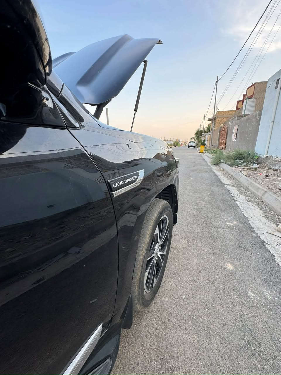 سلام عليكم 
لاندكروز 2020
سياره ماشه 64الف سياره جديده 
بحريني 
رقم بغداد بسمي تحويل ثاني يوم 
مكاني كوت سعره 510 خمس شدات وعشره 
رقمي ***********
