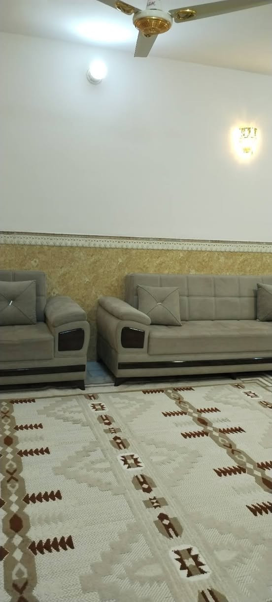 مستمرين معكم افضل العروض دار طابوا صرف مساحه ٢٠٠متر طابقين ٣غرف نوم موقع ممتاز كافه الخدمات طويريج الجمعية خلف التجاري تفاصيل على الخاص مكتب حيدر للعقار *********** السعر ٢٣٠ مليون مع المجال بسيط
