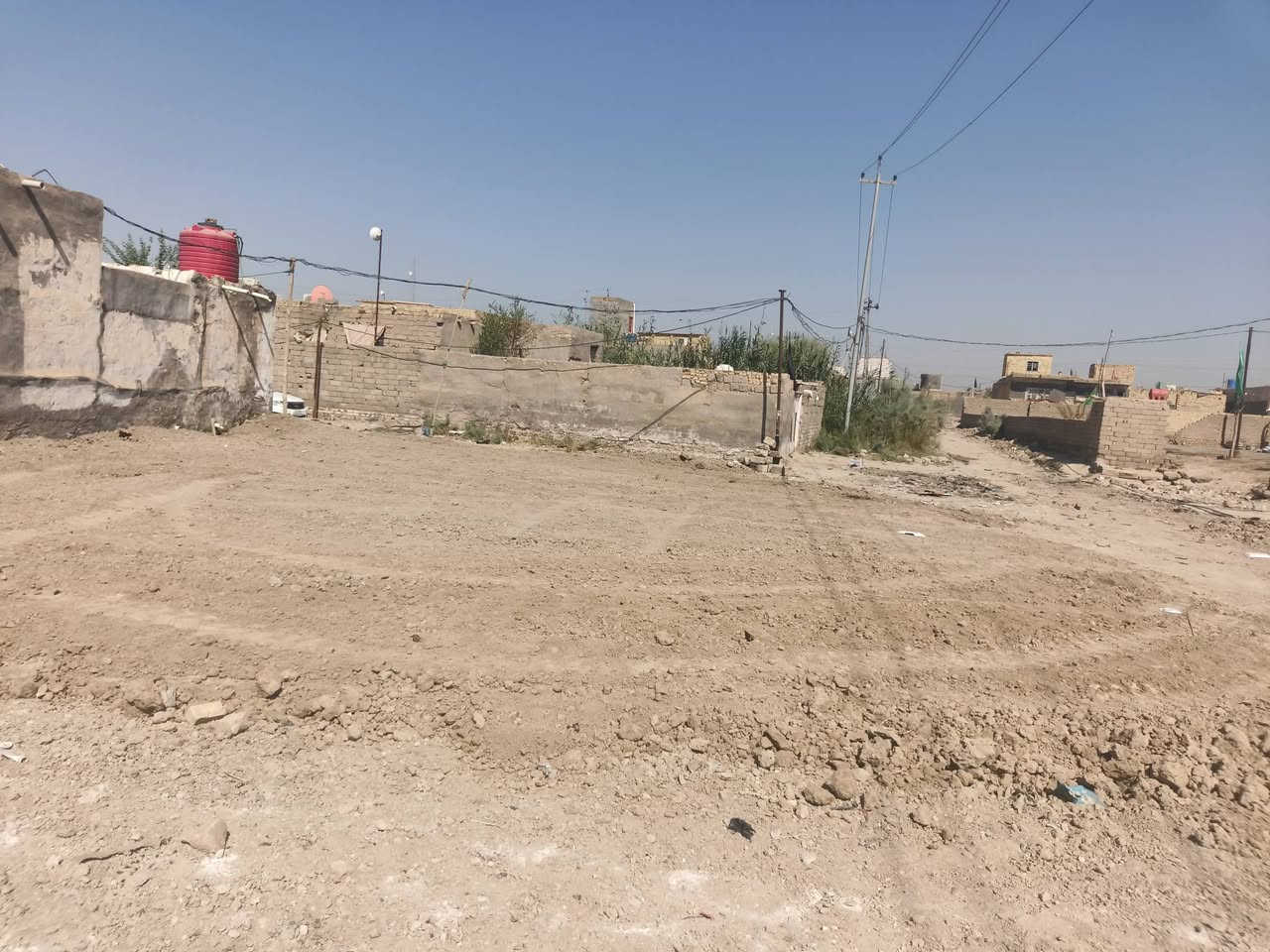 إعلان بيع قطعة أرض بأسمي 
مكان القطعة في 
حي الجوادين شارع أم البنين 

كافة الخدمات ماء الكهرباء 
ومجاري 

منطقة سكنية 
القطعة مدفونة 

قريبه من المدرسة الصينية والثانوية 

📐 المساحة : 200
📍 ركن على شارعين

القطعة بأسمي انا صاحب القطعة 

السعر خاص
الاتصال او واتساب
***********
