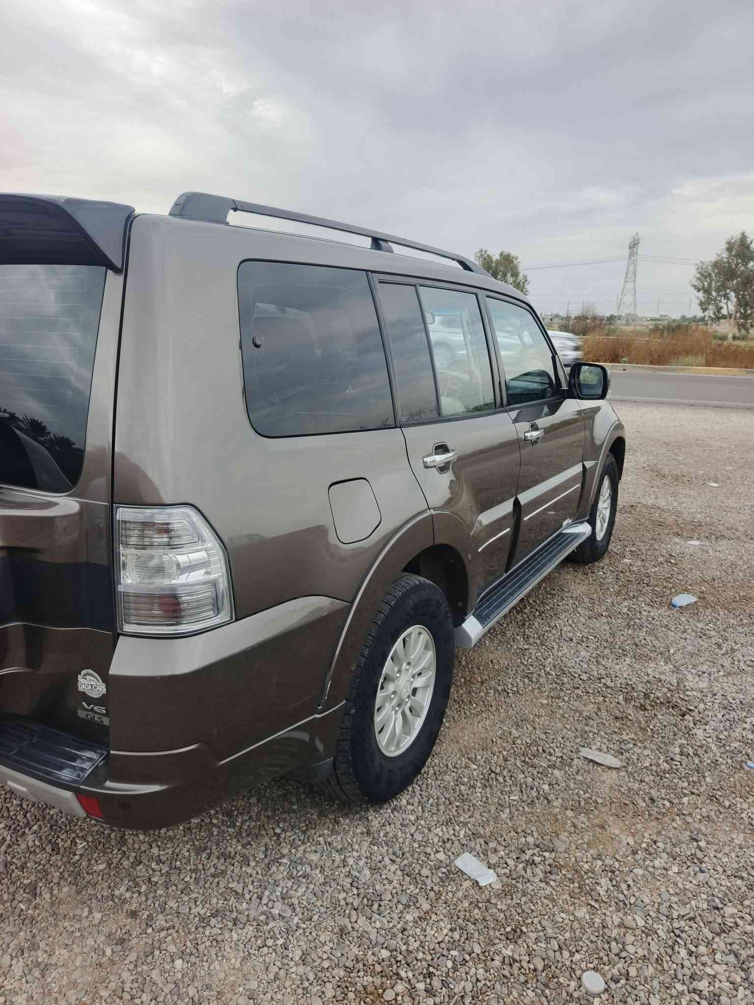 سلام عليكم باجيرو موديل ٢٠١٥ جديدة بمعنى الكلمة مال جناي بيهة قطعة وحدة بدون أي دواخل رقم سليمانية الجديد السعر ١٣٠ و بيهة مجال حك الجية المكان تقاطع القدس هاتف ***********
