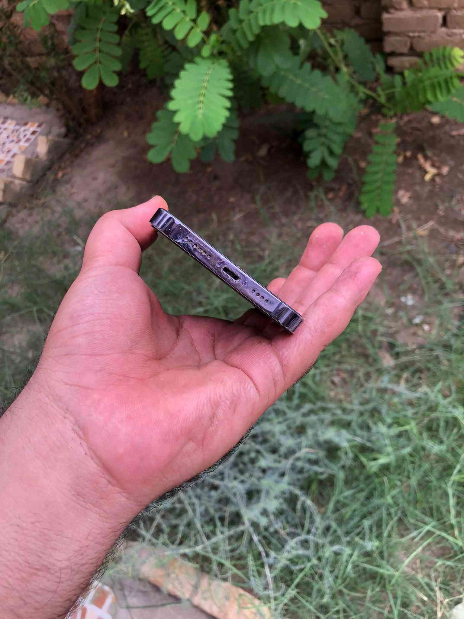 آيفون ١٤ برو ماكس • ٢٥٦ غ.ب. • بطارية زينة