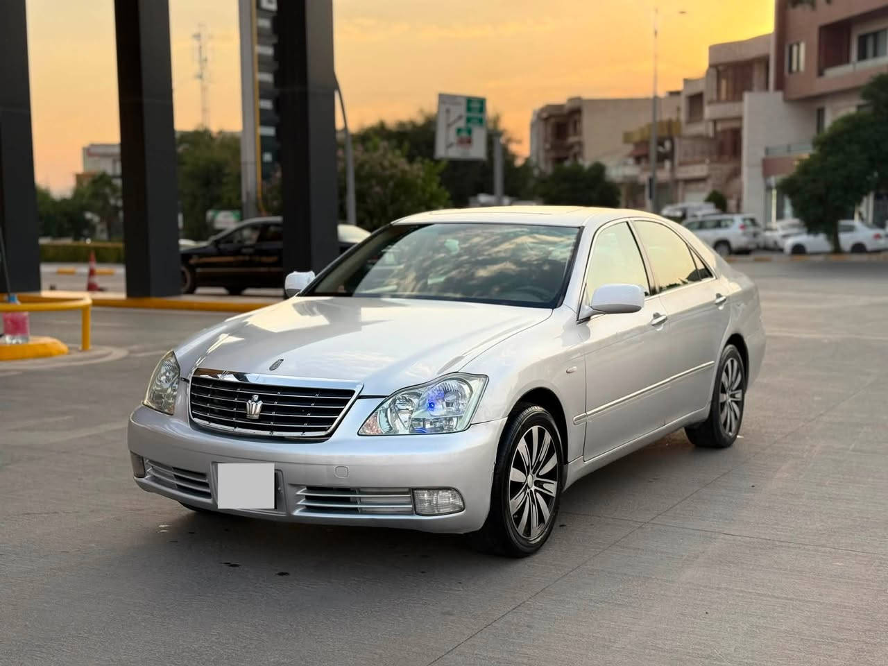 👑 TOYOTA CROWN (بڕاوە)  شاهینەی  👑
🔹 جۆری سەیارە: تۆیۆتا کراون GRS (182)
🔹 مەکینە: گەورە
🔹 ڕەنگ: بەحری  
✨ دیارترین مواسەفاتەکان:
▪️ ٢ دوگمە
▪️ شاشەی  + کامێرا
▪️ لایتی ناوچەی کوێر (Blind Spot)

▪️ کۆدی هەیە👉🏻
📍 شوێن: سلێمانی

💰 نرخ: (٤١)گەڵا✅

📞 بۆ پەیوەندیکردن:
📱 ئاسیاسێڵ: (***********)
📱 کۆڕەک: (***********) (واتسئەپ و ڤایبەری لەسەر
