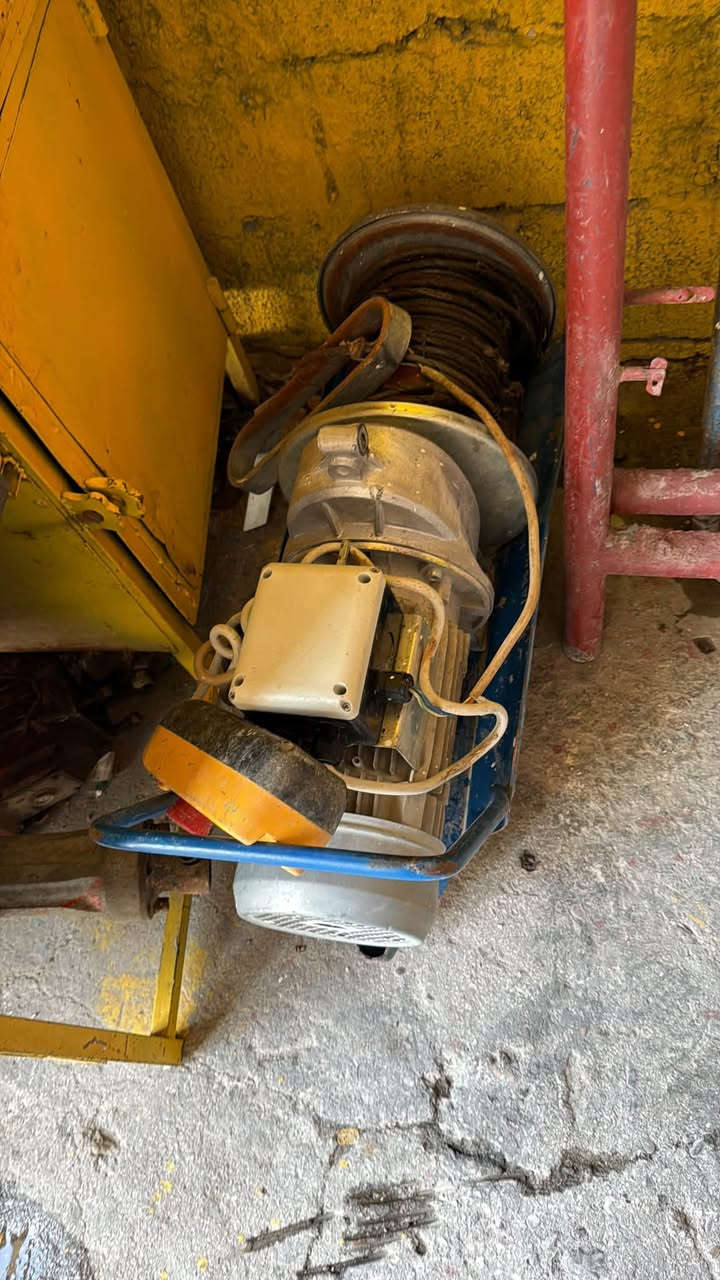 ونج جديد ايطالي شغال ما بي شي مستخدم شي بصيط  عنوان بغداد كماليه سعر650  بي مجال***********
