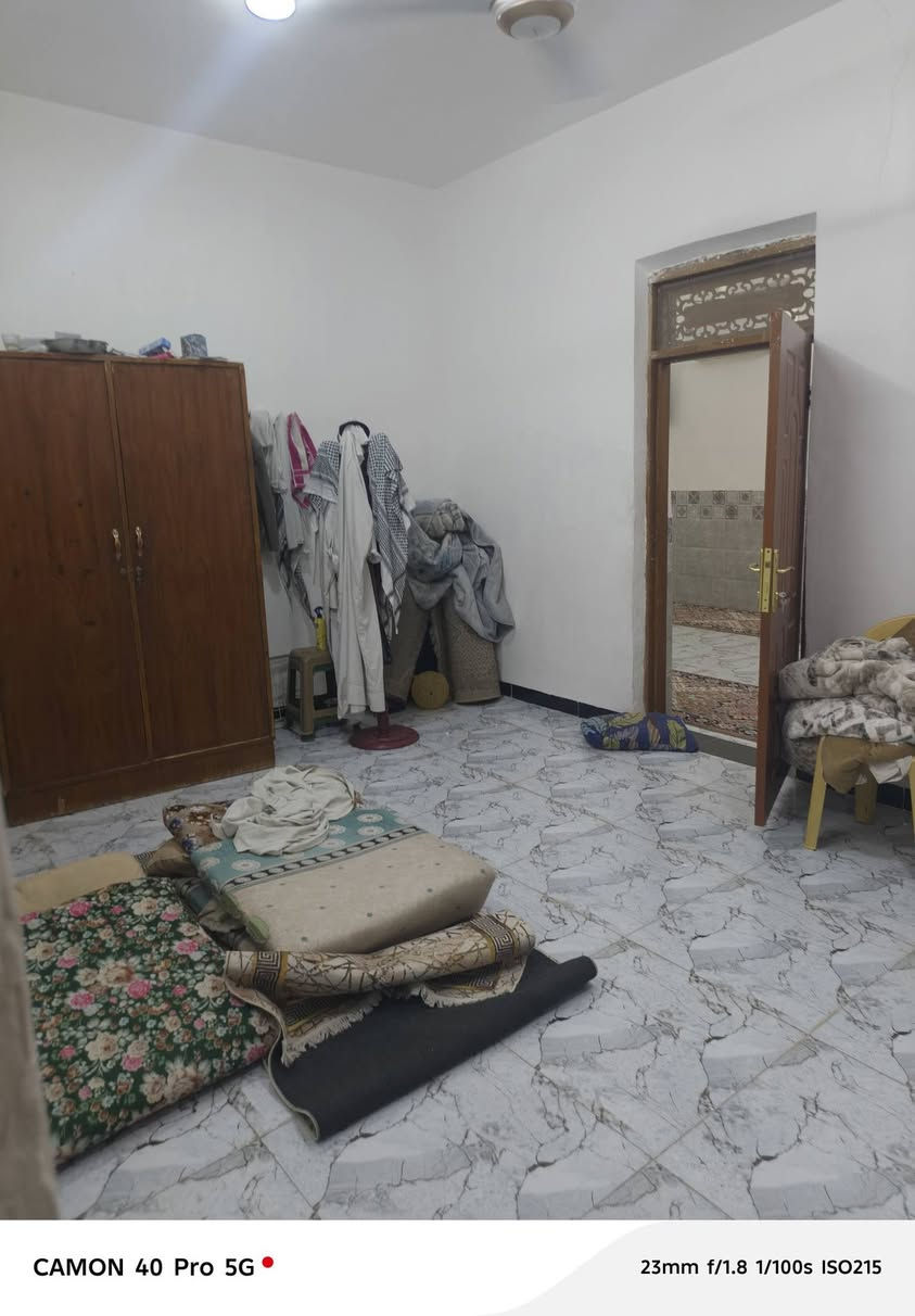 الإعلان : بيت للبيع في الشافعية قرية المعمل،380 متر، و،عرصه 220مترر  بي استقبال وغرفة منام للضيوف و ثلاث غرف وصالة ومطبخ وطارمة كبيرة  مومر مدار لبيت 2متر .  المعمل على الشارع العام مقابل جسر العبور، مقابيل مدرسة دار البيضاء. كل الخدمات متوفرة. ***********
