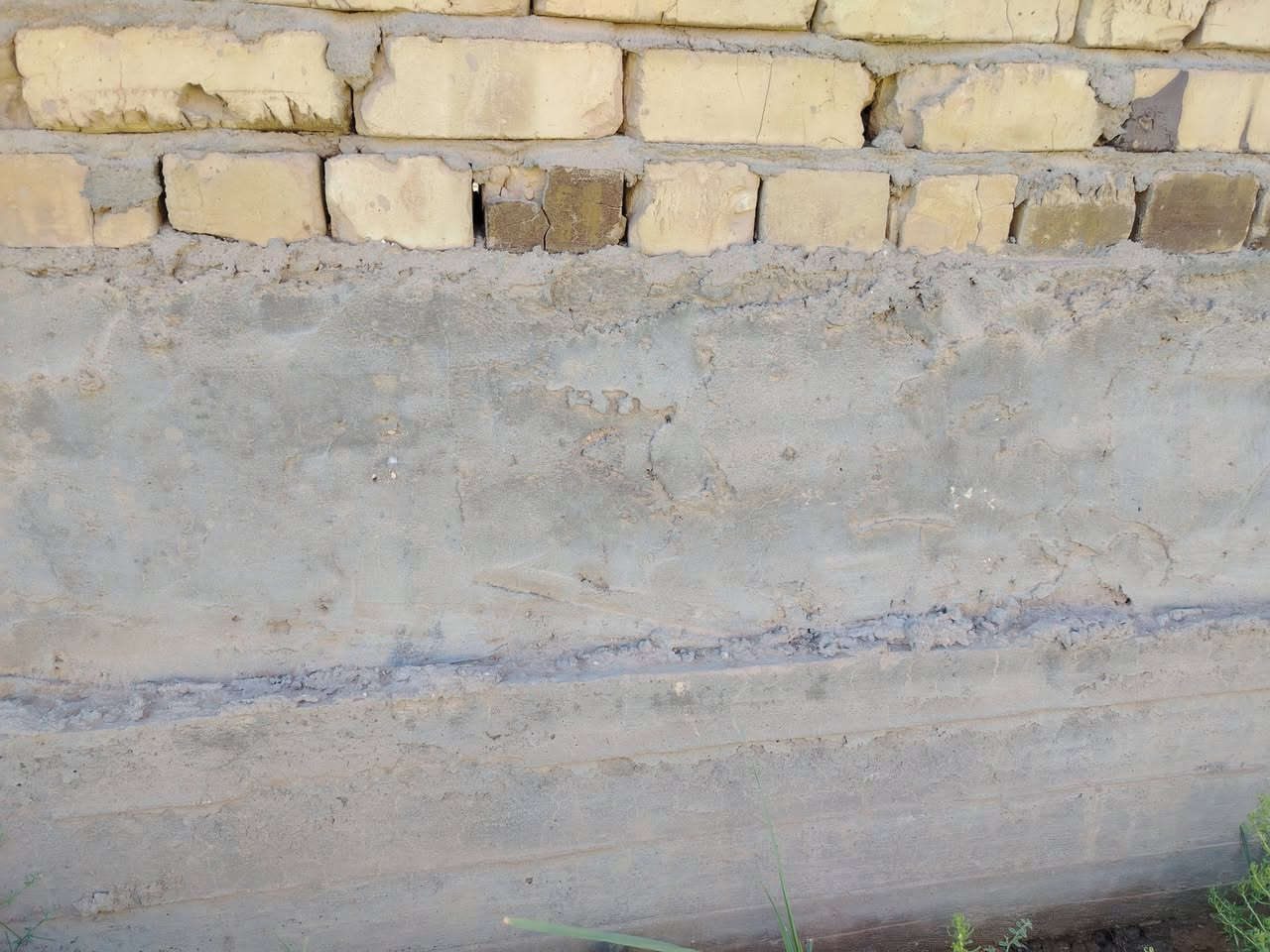قطعه للبيع المساحه ١٠٠ م واجه ٥وانزل ٢٠م بتلو سند ٢٥ بسمي العنوان كربلاء طوريج الهنديه قرب الشارع الحولي مقابل حي العسكري الاستفسار *********** *********** مع كافة الخدمات موجوده اتريد تحويل اسهم تريد قرار محكمه خابرني واني بالخدمه
