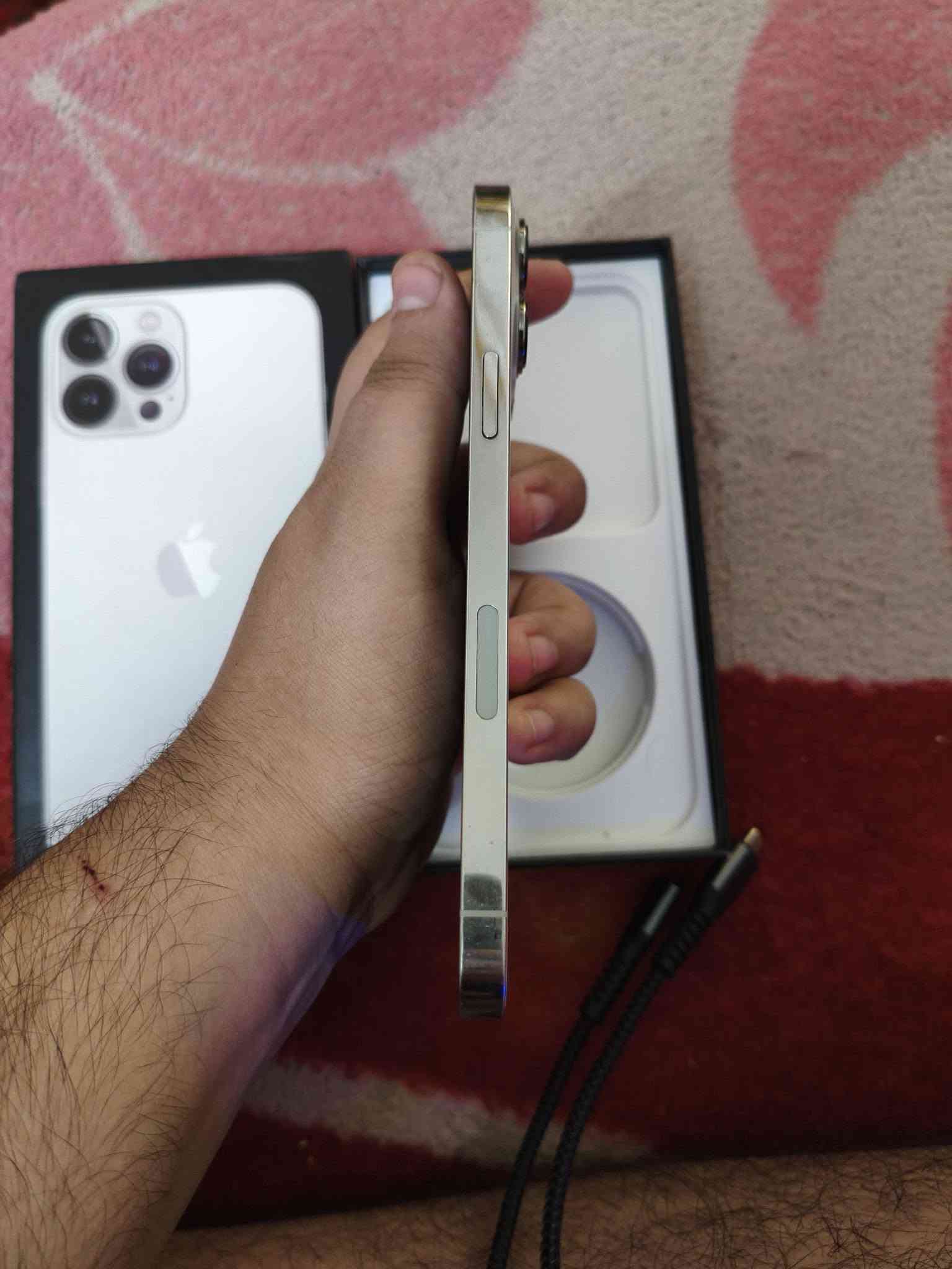 سلام عليكم 13 برو ماكس امريكي بطاريه 80 جهاز مكفول ما مبدل بي شيء كله شغال ما بي خلل ابد مشتري بارحه واليوم اريد ابيعه لين اريد اشتري ريد مجك لين ما اعرف نظامه وسعره 725 قفل ولون ابيض مميز ومكاني بغداد مدينه صدر ورقم *********** اتصال او واتساب متواجد شباب سعر ثابت ربع واحد ما ينزل وعندي توصيل لجميع محافظات العراق فقط بعربون أو تجيلي انته بعد بكيفك

نص مكتوب في الصور:
- ٣:٤١
- حالة البطارية والشحن
- كما هو الحال مع البطاريات القابلة لإعادة الشحن، بطارية الهاتف قابلة للاستهلاك وتصبح أقل فاعلية مع الوقت. معرفة المزيد...
- 80%
- الحد الأقصى للقدرة
- هذا قياس لقدرة البطارية مقارنة بقدرتها عندما كانت جديدة. قد تتسبب القدرة المنخفضة بتقليل ساعات الاستخدام بين عملية الشحن والأخرى.
- أقصى قدرة للأداء
- ستساعد الأنظمة المضمنة في النظام والمكونات في تخفيف آثار الأداء التي قد تلاحظها أثناء التقدم الكيميائي في عمر بطارية iPhone.
- شحن البطارية المحسن
- للحد من استنزاف عمر البطارية، يتعلم الـ iPhone من عادات الشحن اليومية، بحيث ينتظر ولا يتجاوز 80% حتى يحين موعد حاجتك إلى استخدامه.
- حول الأسم iPhone إصدار iOS 26.6 < اسم الطراز iPhone 13 Pro Max رقم الطراز MLEK3LL/A الرقم التسلسلي RW7QXQHJFK الأغاني الفيديوهاّت الصور السعة ٢٥٦ غ.ب. ١٣,٣٣٧ غ.ب. متوفرة 5C:50:D9:DE:1B:99 عنوان Wi-Fi