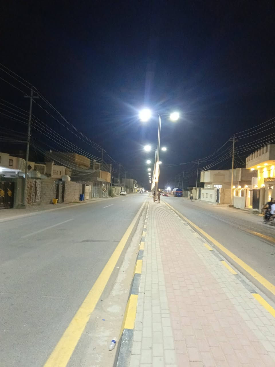 يوجد للبيت للبيع المساحه 300 بدايه الازركيه على سده مباشره سعر 200 وبي مجال بصيط. الاستفسار على الرقم

***********
