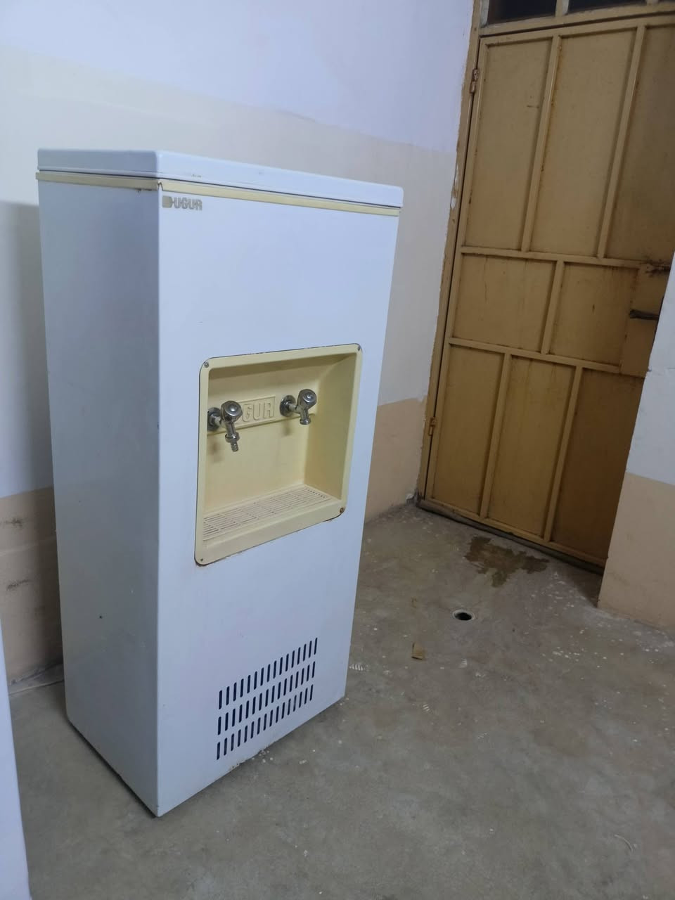 للبيع براد ماء ايكور اخو الجديد  اصلي
***********
