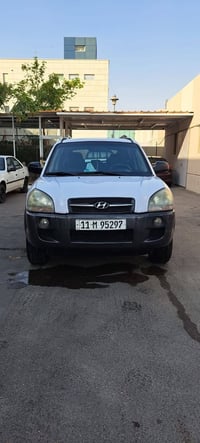 توسان 2008 بيها بارد باب السائق فقط محرك وكير وتبريد خير من الله محتاج...