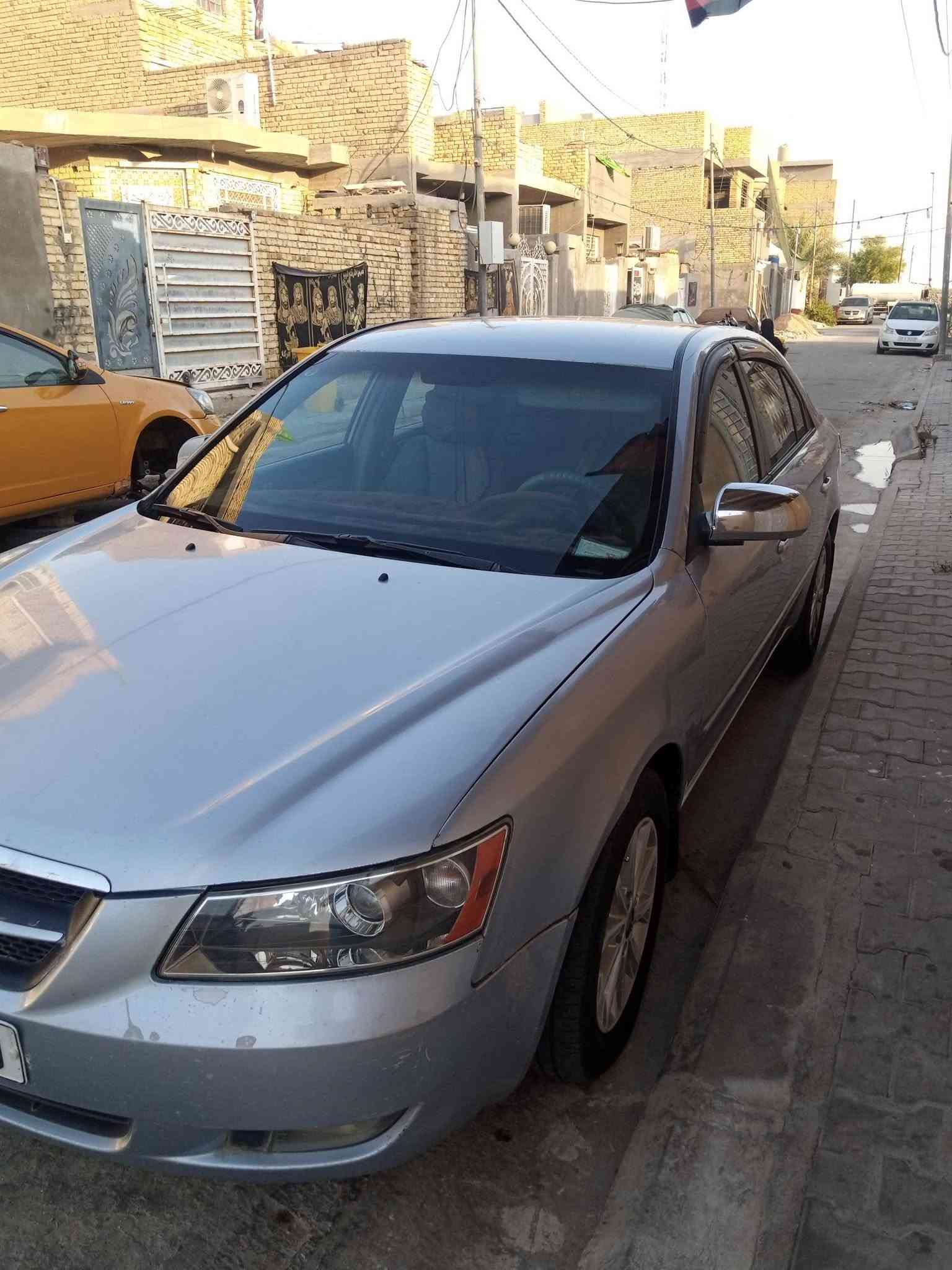 للبيع بدون مراوس ،،،، سوناتا امريكي حادثها جاملغ امامي بدون دواخل وبيها صبغ اثر جراد رقم بغداد انكليزي باسمي سيارة جاهزه من تبريد وحداديه وتايرات وباتري وتراي وين ميعجبك مكاني كوت المركز السعر 85 للاستفسار *********** واتساب مكاني كوت المركز ،،،،،
