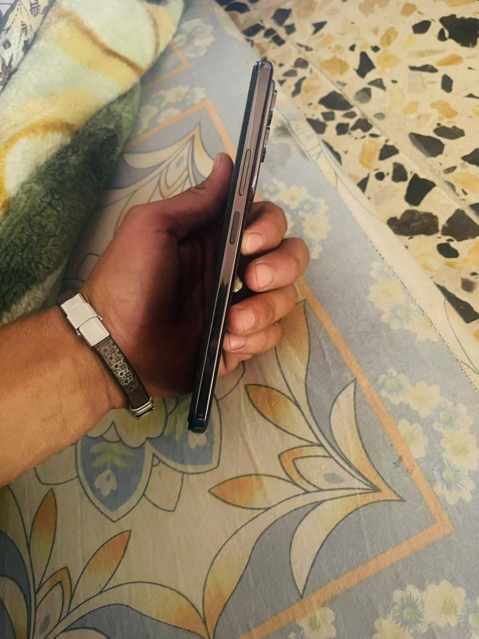 سلام عليكم تلفون البيع مكفول نضيف كلش مال جناي ستفسار ***********
@إشارة
