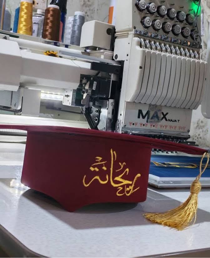 قبعه تطريز • وشاح ملكي • روب سواد فاحم