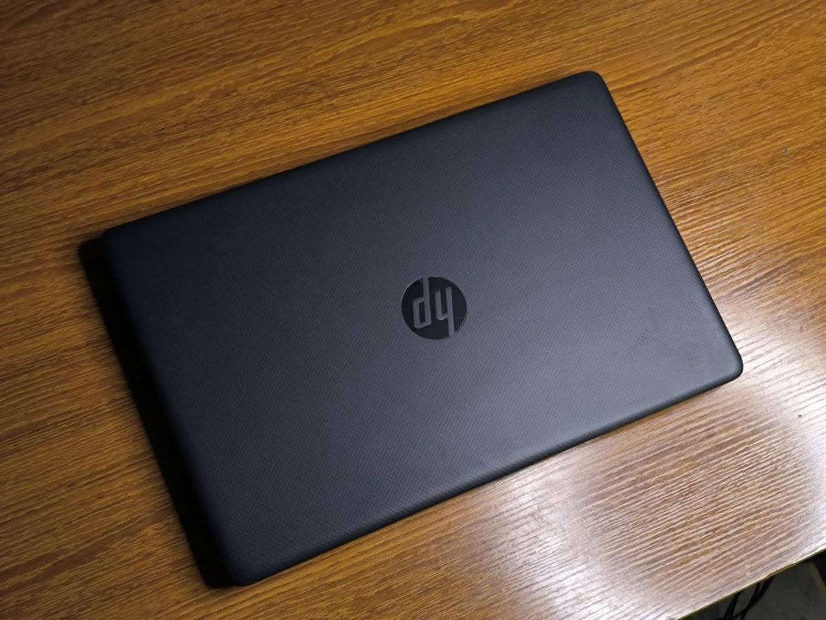 لابتوب سلم خفيف HP - الجيل الثامن ( 275 ألف + جنطة + ماوس + ماوس باد + سماعات ) 

النظافة؟ الصور تتحدث 

كور i5 الجيل الثامن 

رام 8 كيكا DDR4 

هارد 256 SSD

كارت شاشة Intel UHD Graphics 620 حجم 4 كيكا 

شاشة 15.6 FHD 

مكاني بغداد (توصيل بكل العراق)

واتساب ***********
