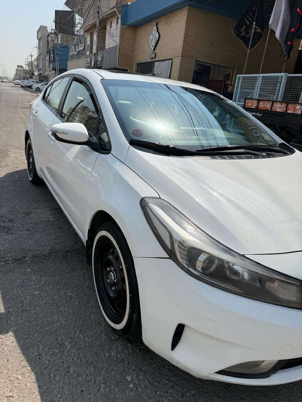 السلام عليكم
 سيراتو 2018 خليجي نص فول رقم بغداد موبأسمي

ماشيه 180 الف

محرك 2000دوش المرغوب گير AT

فتحه تحكمات ستيرن شاشه الكشنات جلد

تحكم مري مري شفط كامره خلفيه حساسات خلفيه

تبريد  ثلج❄️حداديه جديده

ويل عادي تاير نضيف 
السياره نضيفه كلش وسوناره موجود 

السعر (128 )
الأستفسار ***********
مكان السياره النجف
