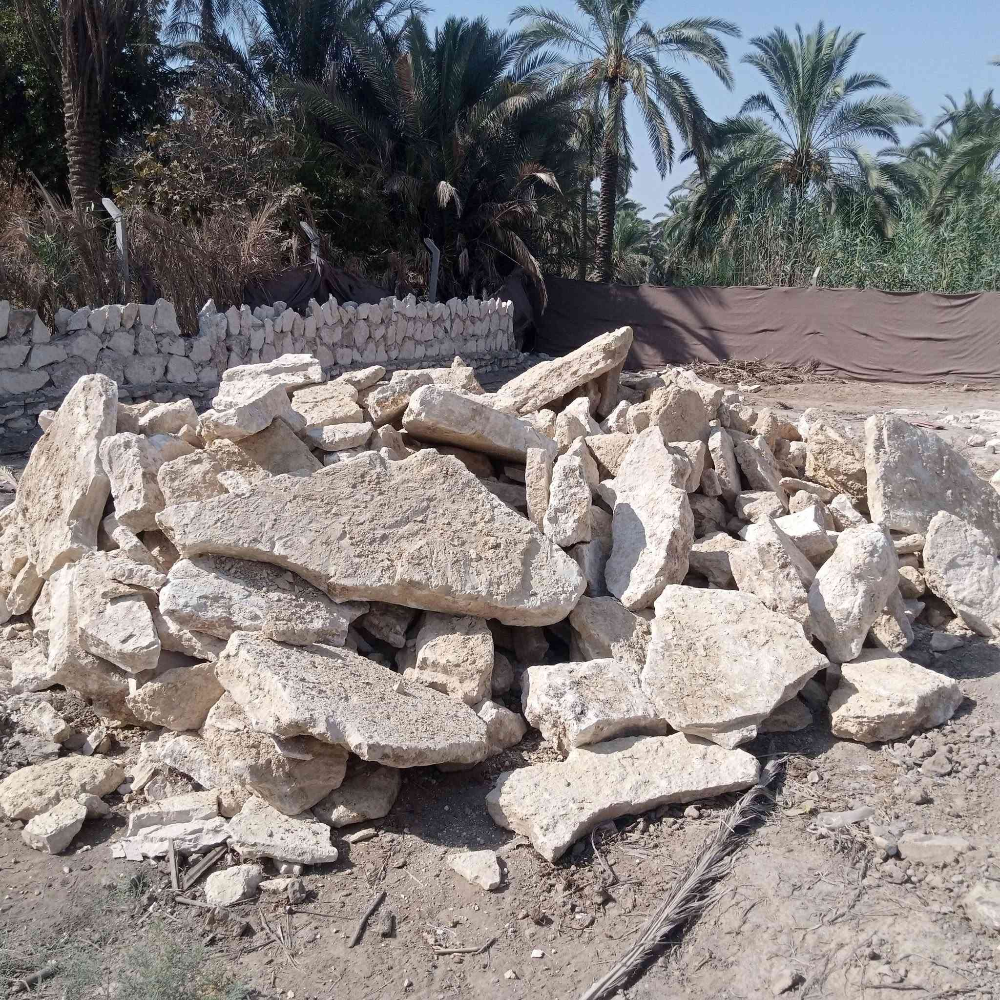 سلام عليكم يوجد توصيل حجر بناء درجه اولى يوصل الكافة المحافظات راسلونا***********
