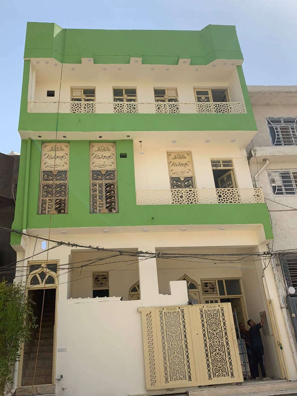 العقار للبيع مساحة 100م طابو زراعي سند ٢٥  يصلح حسينية ثلاث طوابق مع قسم من الاثاث الثابت العنوان كربلاء شارع احمد الوائلي شارع الحداد 
تبعد عن الامام 1 كيلو بيع مستعجل 
***********
***********
مكتب الخطوط المعمارية بادارة أبو سيف
