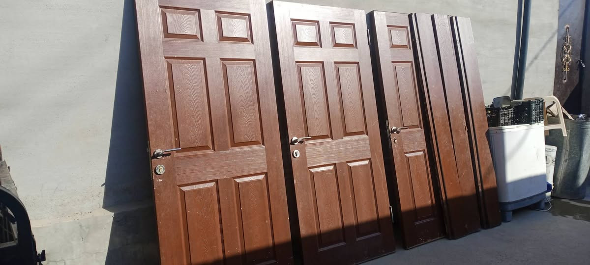 متاح
بيبان خشب العدد3
للسفسار ***********
