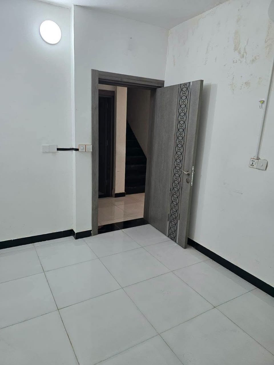 دارللبيع طابق واحد مربع م،120متر دور الهندية غرف نوم 2 مطبخ صحيات عدد 2 استقبال السعر بيع 130بي مجال العنوان الوفاء للاستفسار مكتب عقارات المصطفى***********
