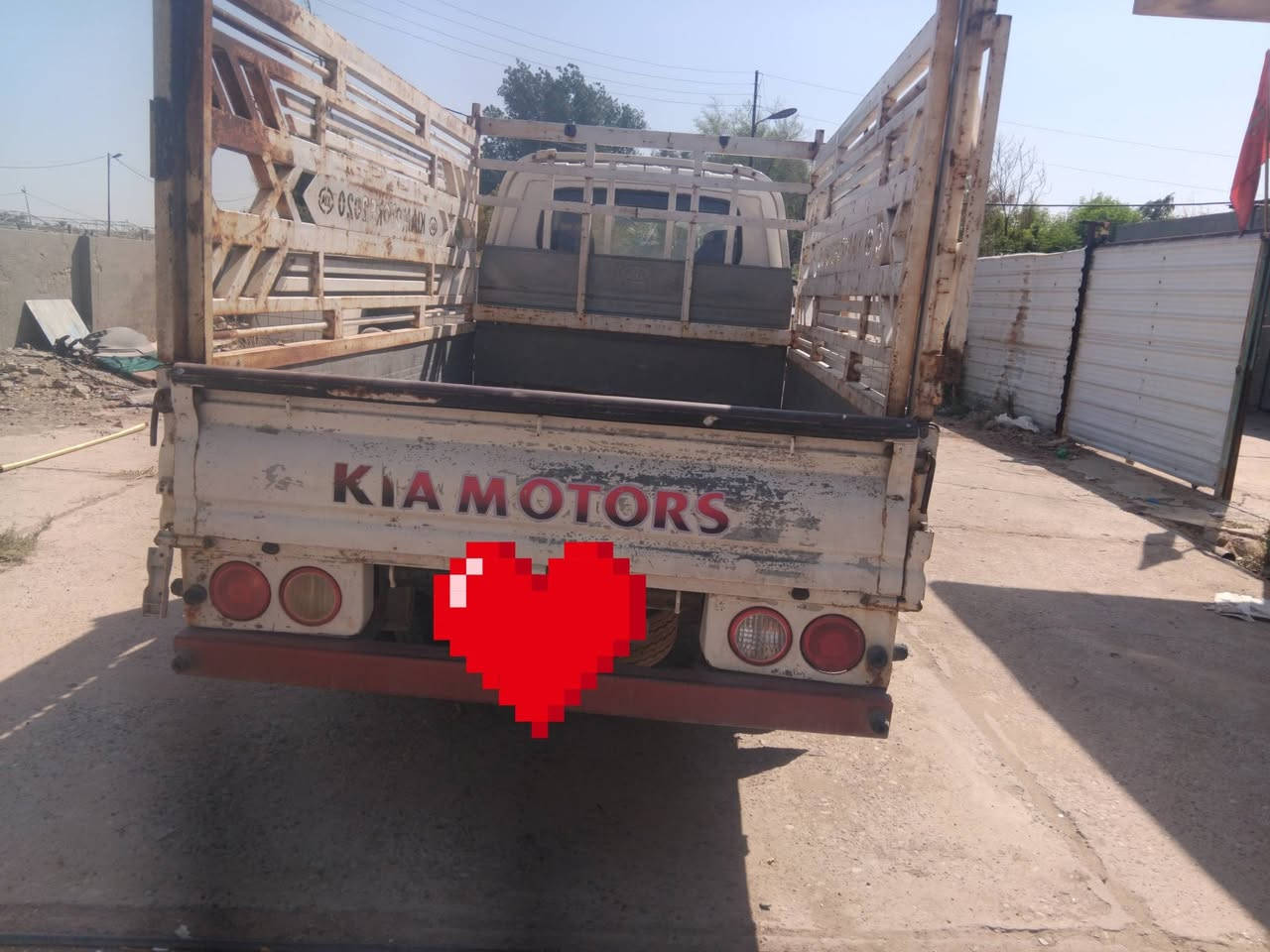 كيا للبيع موديل ١٣ سعر ٨٥ وبيه مجال بيه حرك بل الغرفه هاتف *********** بغداد
