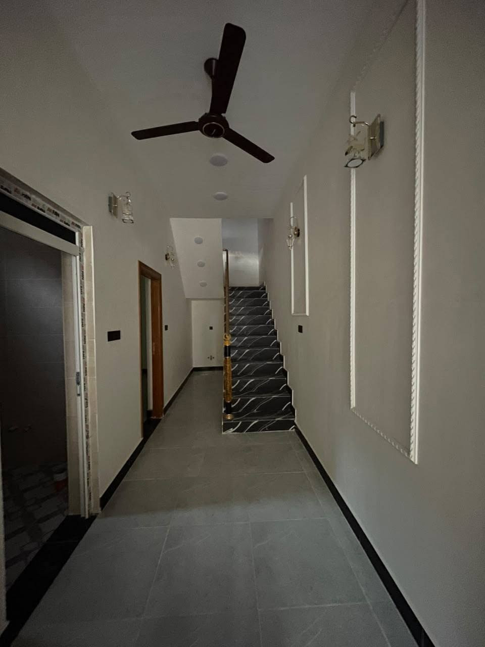 🏠 بيت بناء حديث درجة أولى للبيع – جاهز للسكن
📍 الموقع: البصرة – أبي الخصيب – طريق الوسطي، قرب المدرسة الصفره

📐 المساحة: 110م²
📝 الطابو: زراعي باسم عراقي أصولي
📄 سهم أو نسخة + وكالة
👤 صاحب الأرض عراقي حي يُرزق

يتكون من:
🛏️ غرفتين
🛋️ صالة
🏡 ديوان
🍳 مطبخ
🌿 طارمة
🚿 صحيات داخلية وخارجية

✨ البيت جاهز من كل شي وموقعه مميز
💧 ماء | ⚡ كهرباء | 🛣️ شوارع مبلطة
🏫 مدارس قريبة | 🛍️ مراكز تسوق
🔐 منطقة هادئة وآمنة

💰 السعر: 70 مليون
🤝 قابل للتفاوض

📞 للتفاصيل: ***********
***********
