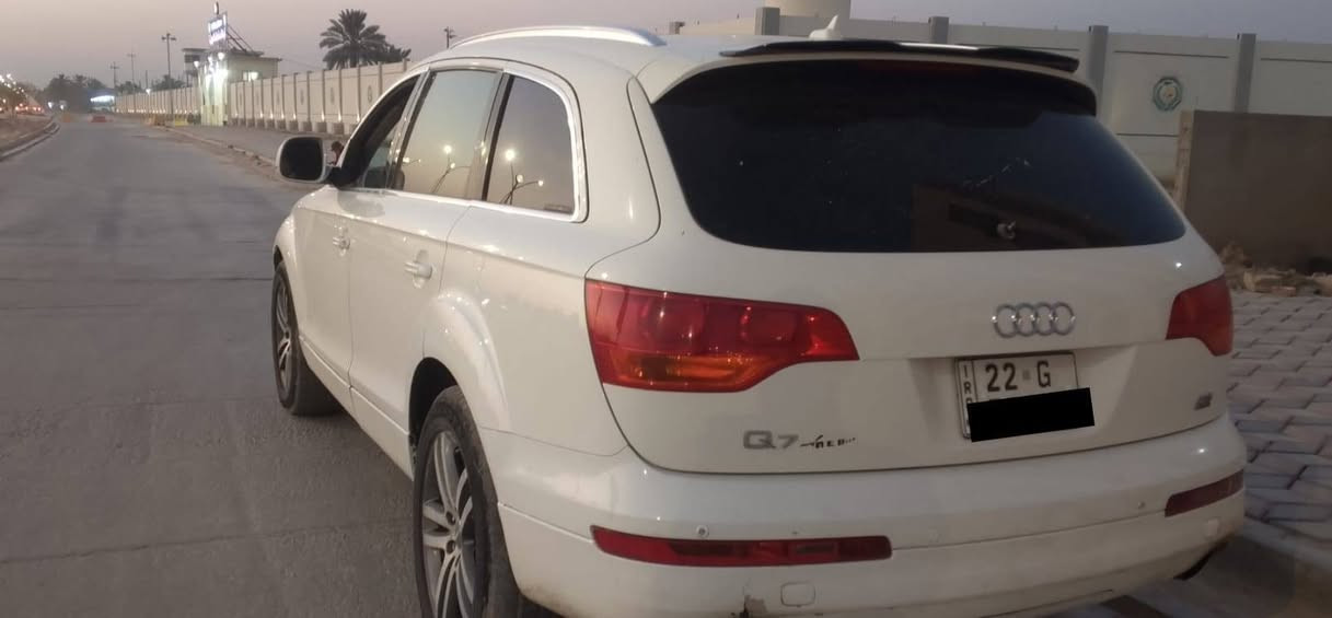 اودي Q7 للبيع فقط
رقم اربيل بأسمي الجديد انكليزي مديل 2007

اس لاين 
مكينه 3600 تنفس طبيعي
قماره بنراما 3فتحات
كير 8نمره +سبورت
كشنات كهربائي 
7راكب 
داخل بيجي 
جام كهربائي 
تخم تاير دلوب 
حساسات 
ابواب ترحيب 
لايت عدسه زنون دينمكي +ترحيب
بلاجكتور لد ابيض 
اشاره بالمريي 
فول السياره 
تبريد شغال 
السياره جاهزه
سستم سماعات السياره بلادي
السياره متعوب عليه أدامه  كامله

وارد كندي حادثها فقط شبر بالباب الصدر طخة من كندا بس البنيد بي حالوب وهاي بالباب مال الصدر ممبين بالصوره موضح
سعرها 90 وبيها مجال شراي خابر وبيك خير وتدلل مكان السياره الديوانية 

***********
