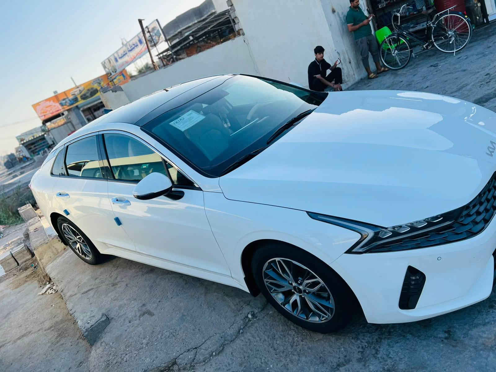 ‏ تحيه طيبه السلام عليكم ورحمة
كيا كي فايف (k5) 2022

الموديل 2022(خليجي ) .
المحرك : 2.000 . 4سلندر/
العداد70الف 

 المواصفات
فتحة سقف(بانوراما)
دخول ذكي(بصمة) +تشغيل عن بعد
شاشة اصلية +كاميرا +حساسات
المصابيح الامامية زنون+LED
المصابيح الخلفية LED
مقاعد تدفئة تبريد
مقاعد جلد+كهرباء
سايد بريك بصمة
اوتو هولد
محدد سرعة
فول تحكم ستيرن
درايف مود
مري كهرباء
 المواصفات المعروفه خليجي
رقم اربيل جديد تحويل ثاني يوم
‏السعر  خاص
اي اسفستار رقم صاحب السياره
***********
