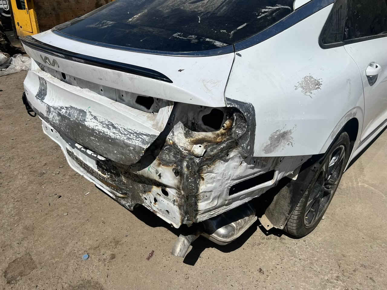 سلام عليكم
البيع كي 5 موديل ٢٤ سياره جي تي لاين محرك ١٦٠٠ تيربو 
ماشيه ٢٥ كيلو. جديده كلش داخل احمر فول مواصفات حادث موضح بل فديو وبيهه كلير من امريكا 
سعرهه ب ١٩٥ وبيئه مجال مكاني بغداد غزاليه 
*********** رقم بغداد بسمي
