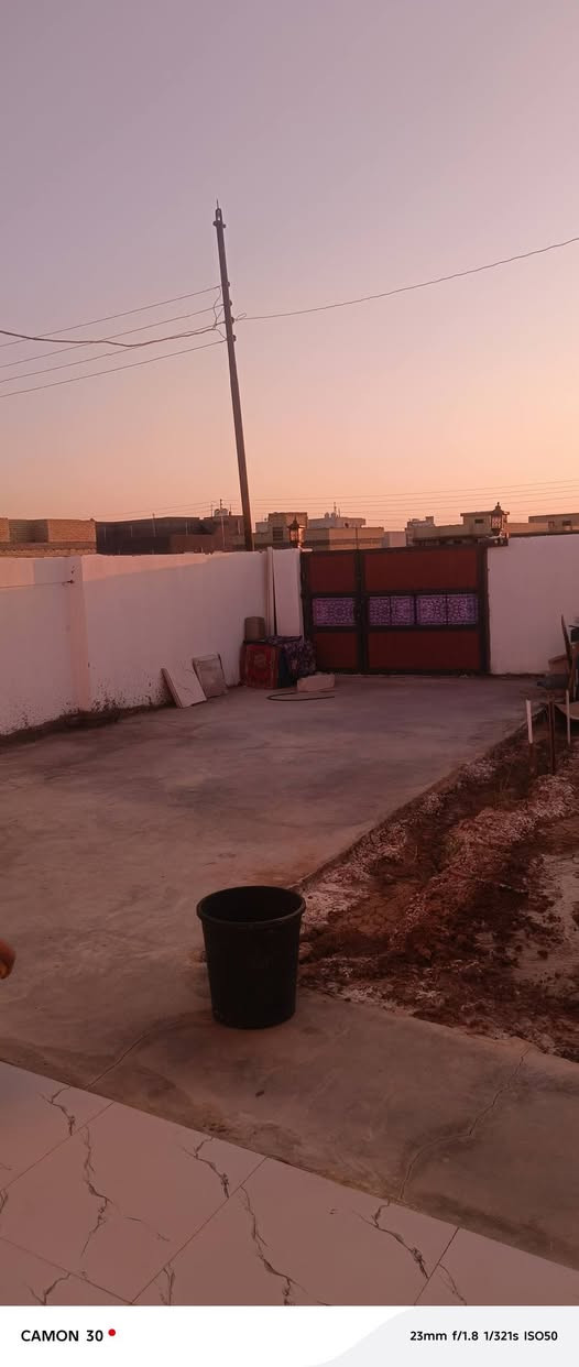 السلام عليكم يوجد بيت للبيع في السياسيين زرا ع ي مساحت البيت 300 مساحة البناء 125 بناء طابوق كونكريت مسلح يحتوي البيت على أستقبال مع مدخل +صحيات صالة غرفتين مع صحيات عدد 2 مناور عدد 2 درج + السطح أشتايكر بناء البيت جديد ودرجه أولى رقم الهاتف ‏‪***********‬‏

نص مكتوب في الصور:
- CAMON 30 23mm f/1.8 1/513s ISO50
- CAMON 30 23mm f/1.8 1/359s ISO50
- CAMON 30
- 23mm f/1.8 1/33s ISO700
- 23mm f/1.8 1/33s ISO678
- 23mm f/1.8 1/321s ISO50
- 23mm f/1.8 1/312s ISO50
- CAMON 30 23mm f/1.8 1/50s ISO155
- CAMON 30 23mm f/1.8 1/100s ISO251
- CAMON 30 23mm f/1.8 1/50s ISO455
