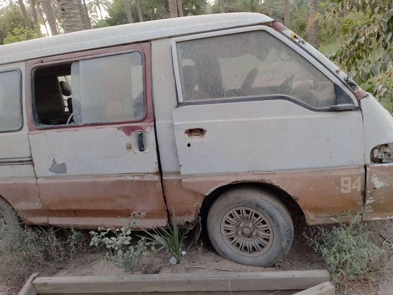 سياره للبيع كوم حديد بيها سنويه ورقمها بغداد أحمر رايدها ب400 قفل شراي يتصل ع هذا رقم ***********
