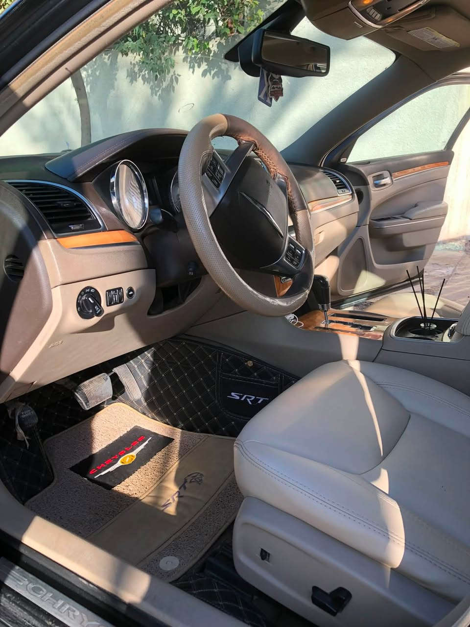 كرايسلر 2013 c300
خليجي فول مواصفات
محرك هيمي 5700
رقم اربيل
السياره جاهزه من كل النواحي بدون اي نقص
البجم محدث 2020
بدون حادث فقط هنا بالعراق تبديل جاملغ امامي عكس السايق 
السياره احلى من الصور
مكانها بغداد الدوره
السعر 162
***********
