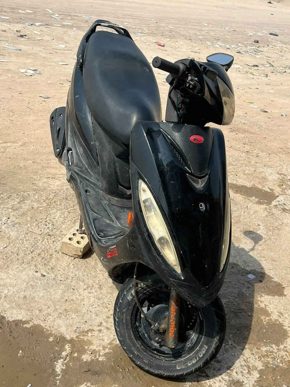 سلام عليكم ورحمة دراجه البيع نوع كامكو جي 4
نكره سلف شرط معدل وشلعه نضافه شوفت عينك 
سعر 325 بيه مجال حك جيه رقم بس واتساب ***********
