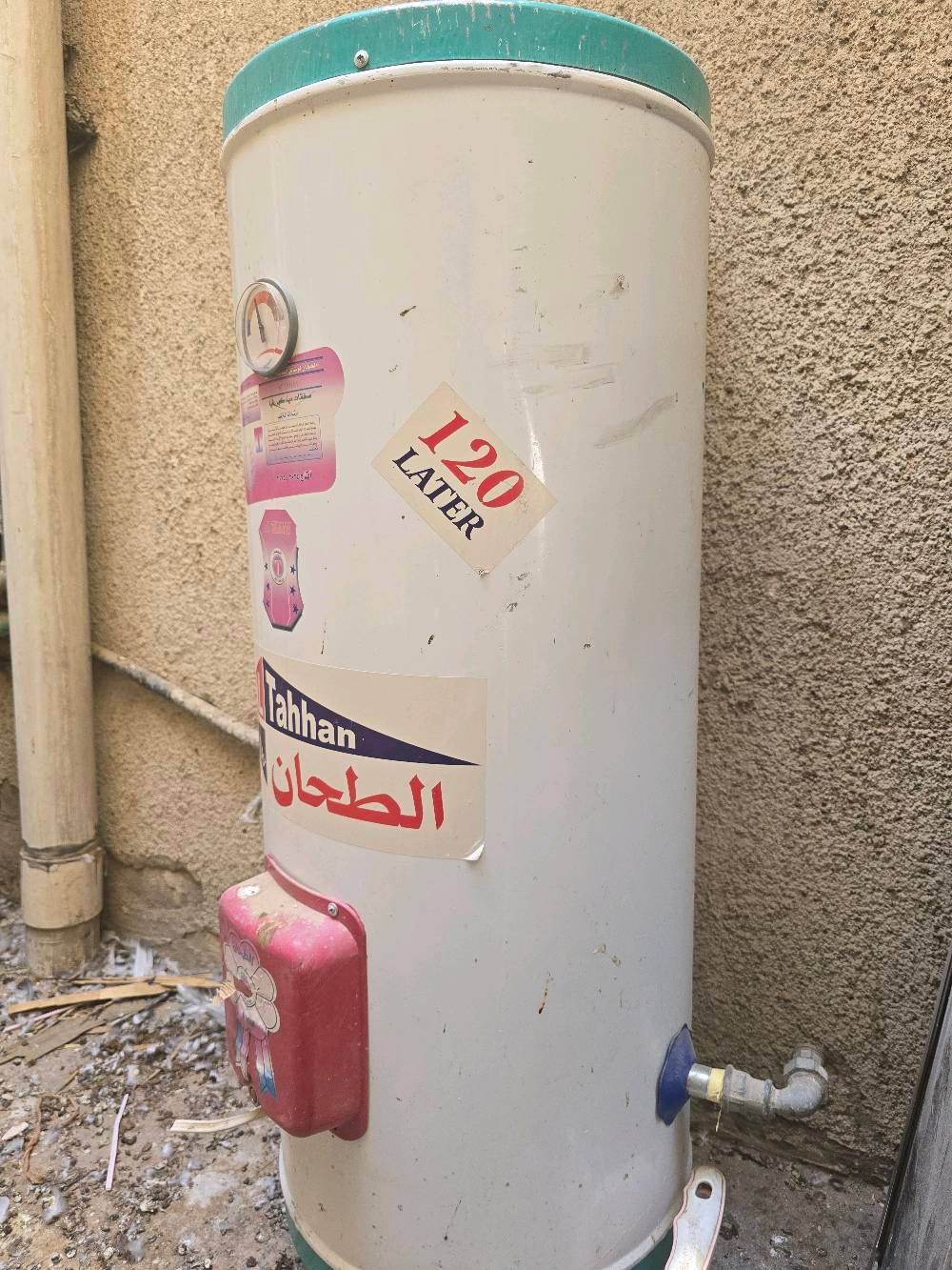 السلام عليكم قنفات ١٠ مقاعد  
ثلاجه حجم ٢٤ كبيرة
كاونتر ٣ قطع 
سخان 
بلازما 
طباخ
كلة جديد صار٥اشهر مشتريته 
لا مصلح ولابي عيب 
العنوان البياع الرساله الثانيه 
مكلف بالنشر للاستفسار على الرقم ***********
