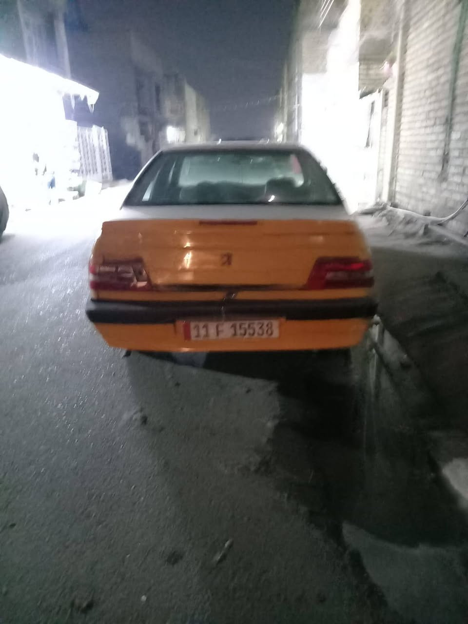 سلام عليكم بيجو لميس للبيع رقم نكليزي ٢٠١٥ بسمي أعلى حييه ٨ شهر وعليه غرامات ٤٠٠ الف هلي عليه كلهم سنويه جديده بغداد البلديات...عرضها ٢٢ وبيه مجال كير مكينه تبريد شغالت /***********
